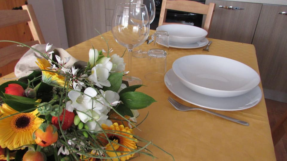 Decorative detail, Dining area