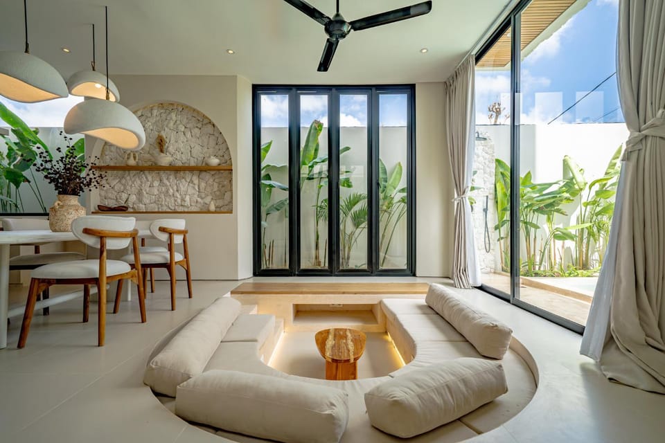 Living room, Seating area, Dining area