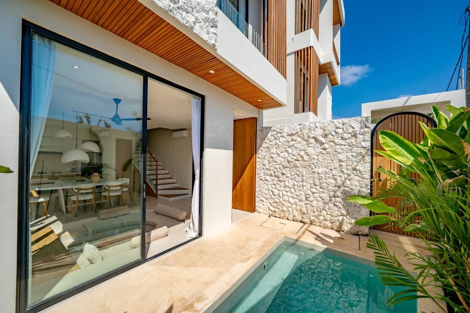 Property building, Balcony/Terrace, Swimming pool, Swimming pool