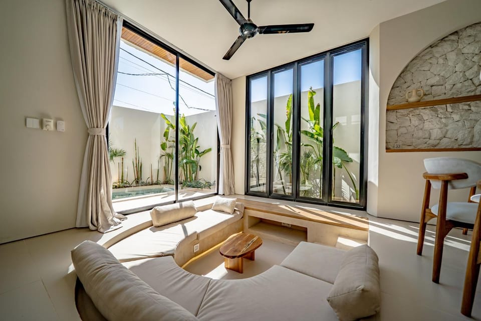 Living room, Seating area, air conditioner
