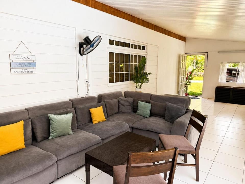 Fare Mou'a Tiahura House in Moorea-Maiao