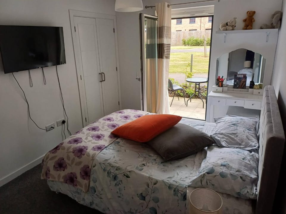 Bed, Bedroom