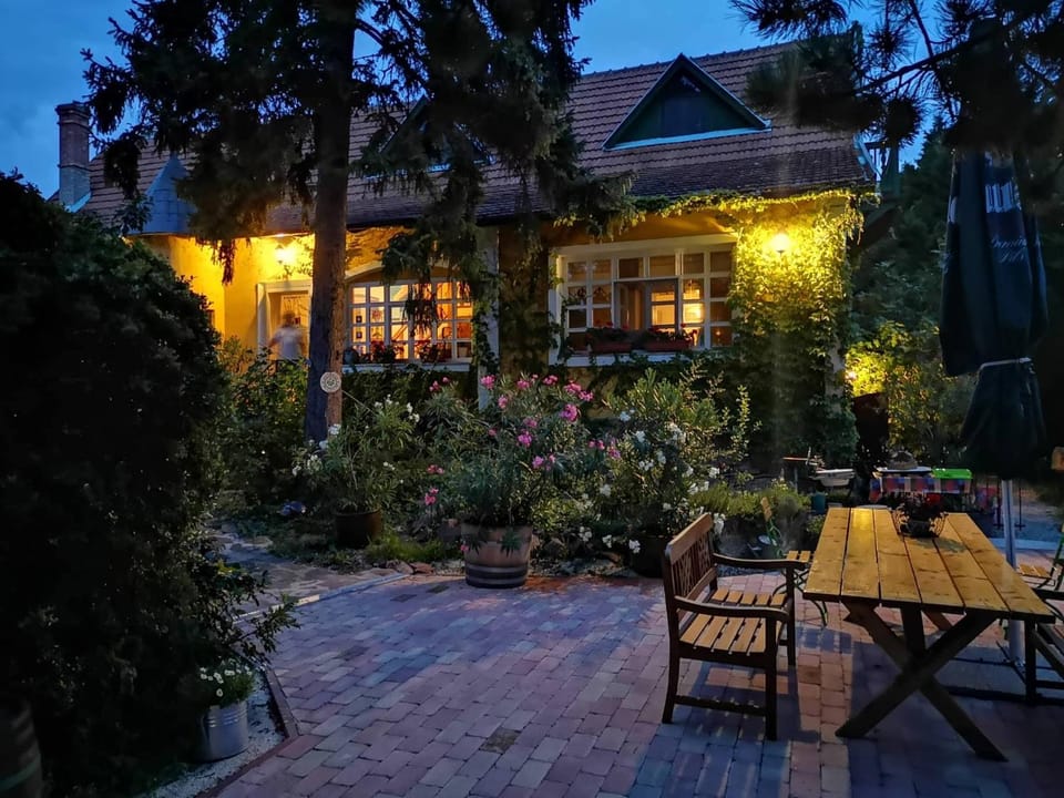 Property building, Patio, Facade/entrance