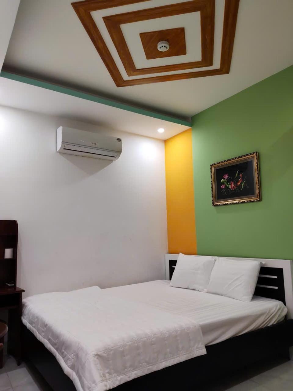 Bed, Photo of the whole room, Bedroom, air conditioner