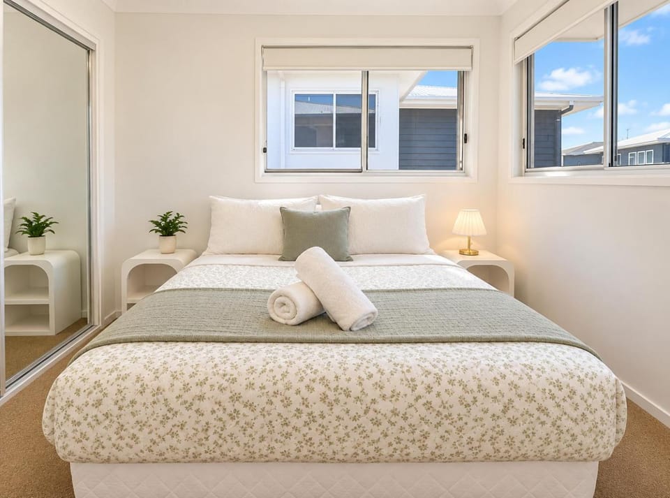 Bed, Photo of the whole room, Bedroom, towels, wardrobe