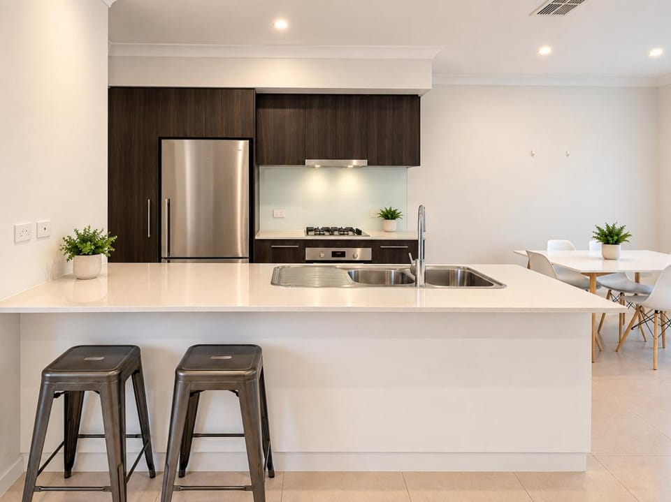 Kitchen or kitchenette, Seating area, Dining area