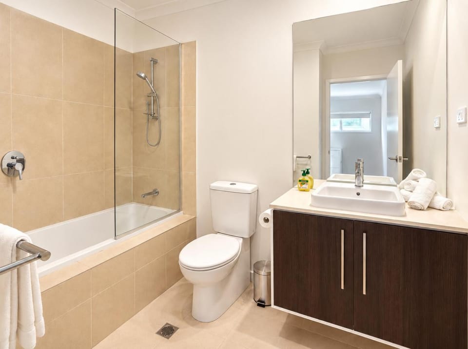 Shower, Bathroom, Bath, towels