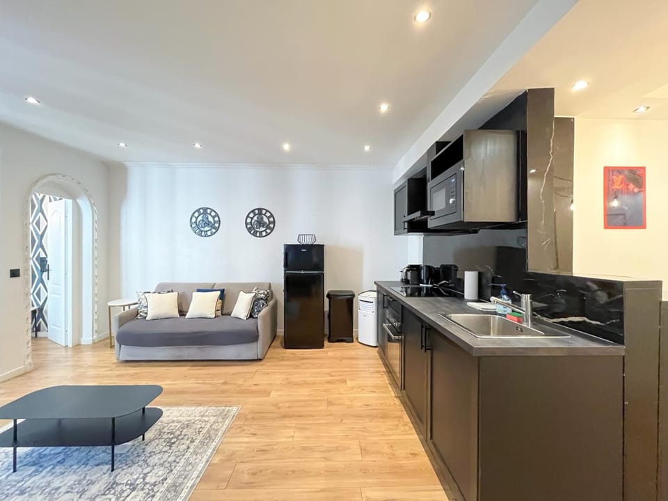 UrbanFlat 105 - Large Apartment in Paris Haussmann Opera Apartment in Paris