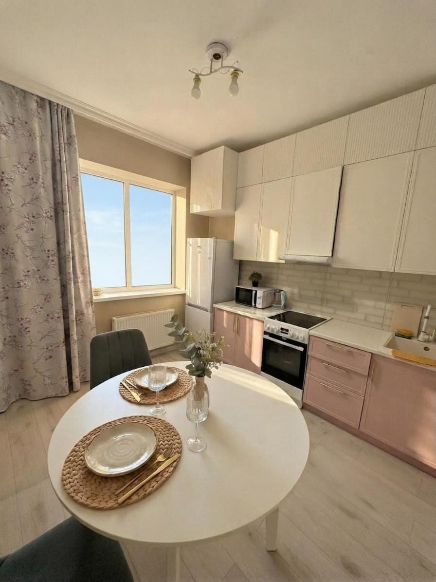 Dining area, oven, stove