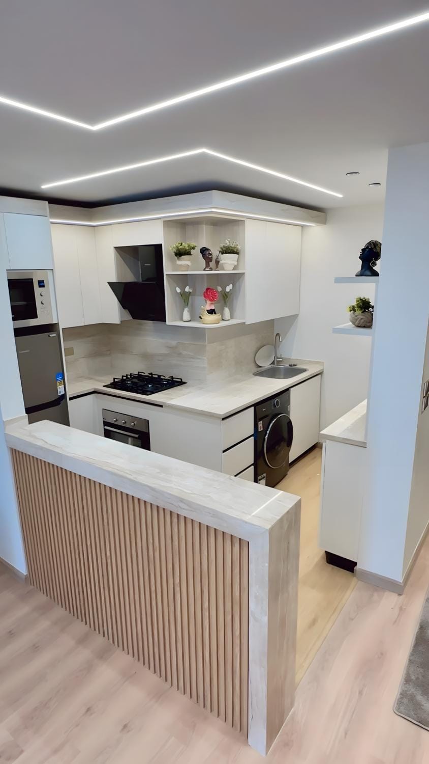 Kitchen or kitchenette, minibar, oven, stove