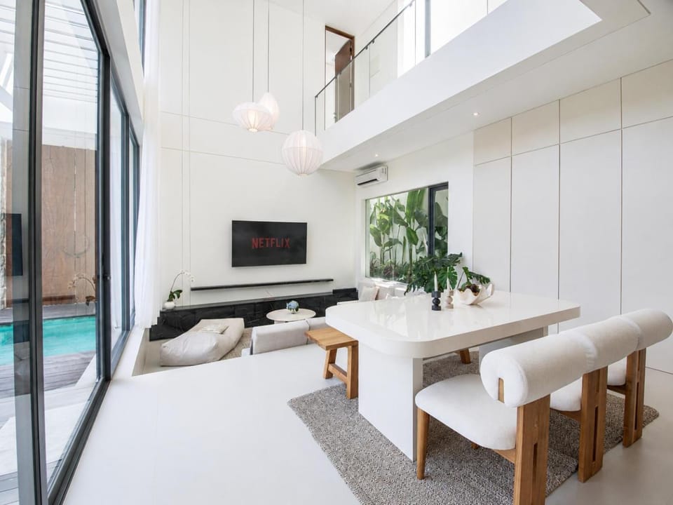 Casa Rio-Beautiful 3br Villa center Seminyak Villa in North Kuta