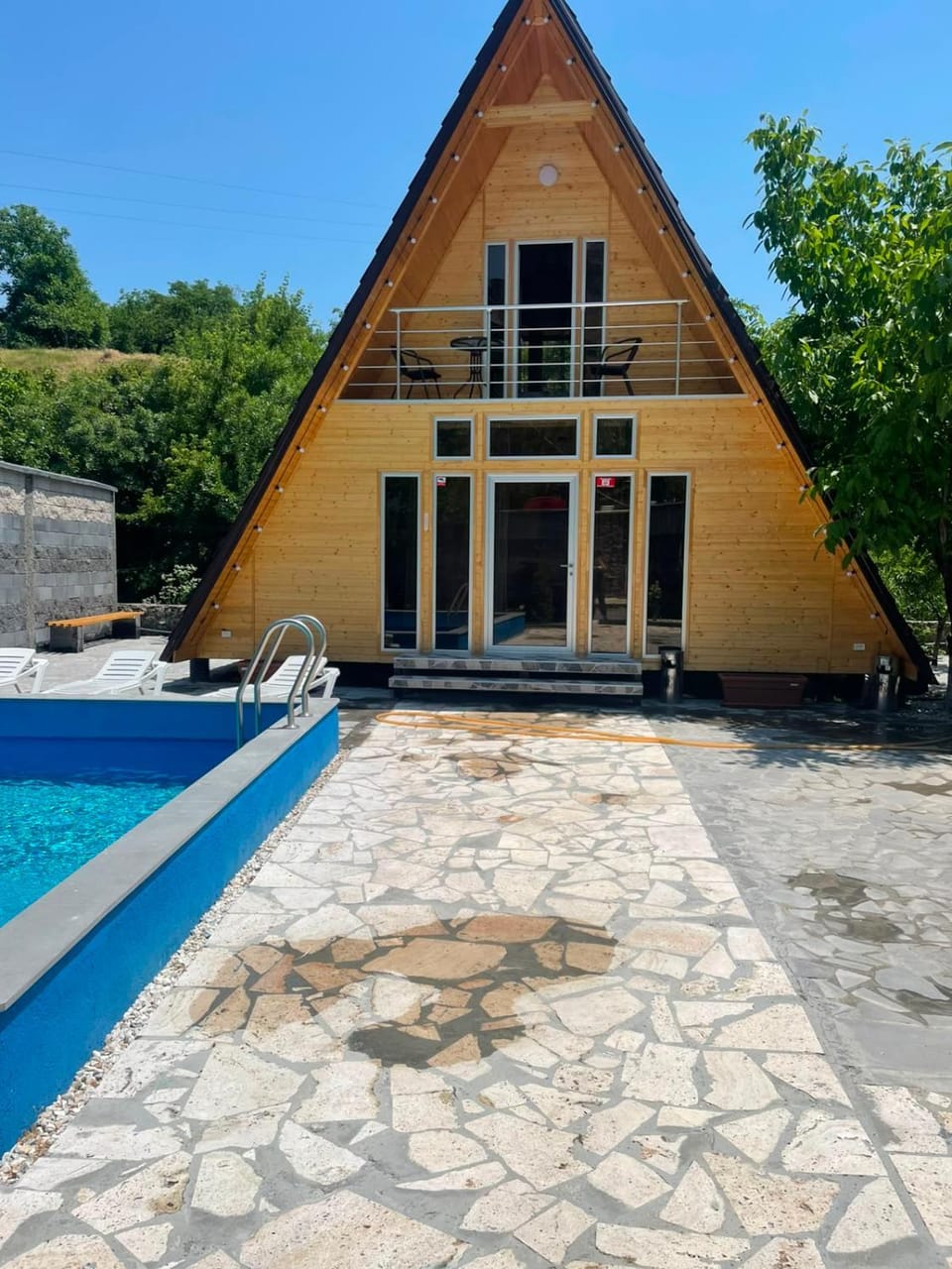 Property building, Garden, Balcony/Terrace, Pool view, Swimming pool
