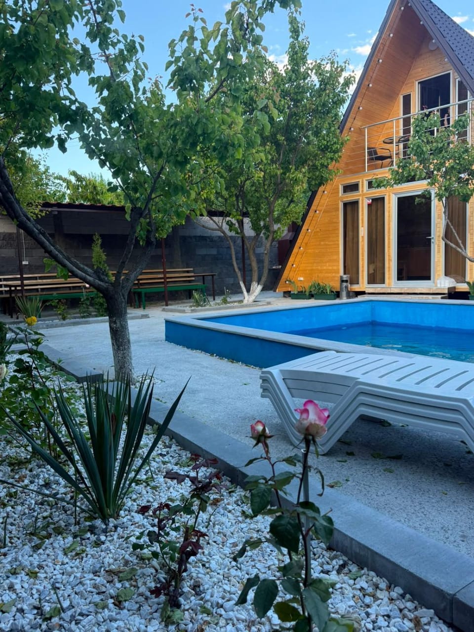 Property building, Garden, Balcony/Terrace, Swimming pool, Swimming pool, sunbed