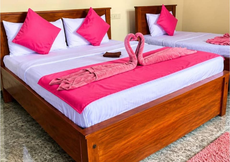 Bed, Bedroom, towels