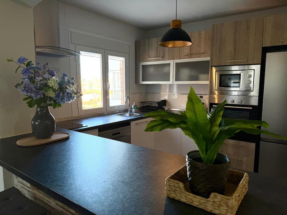 Kitchen or kitchenette, Dining area, stove