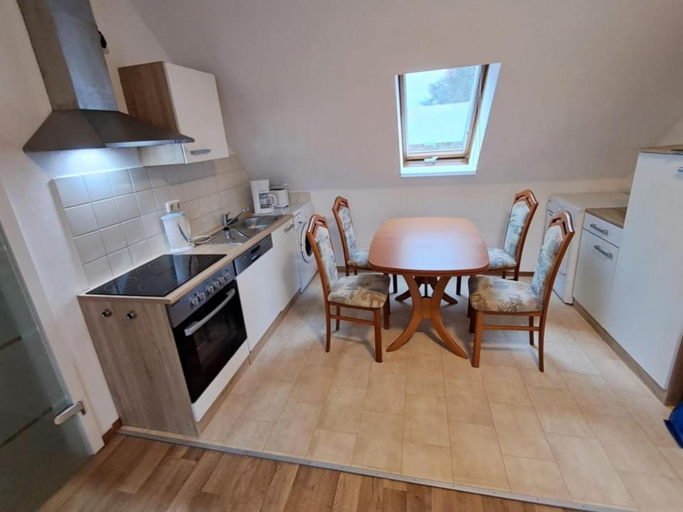 Kitchen or kitchenette, Dining area, dishwasher, oven, stove