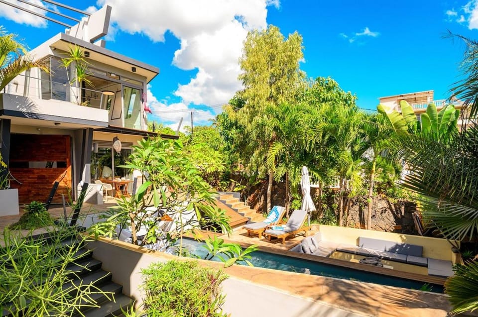 Unique architect-designed villa with pool, spa, 4 bedrooms Villa in Rivière Noire District, Mauritius