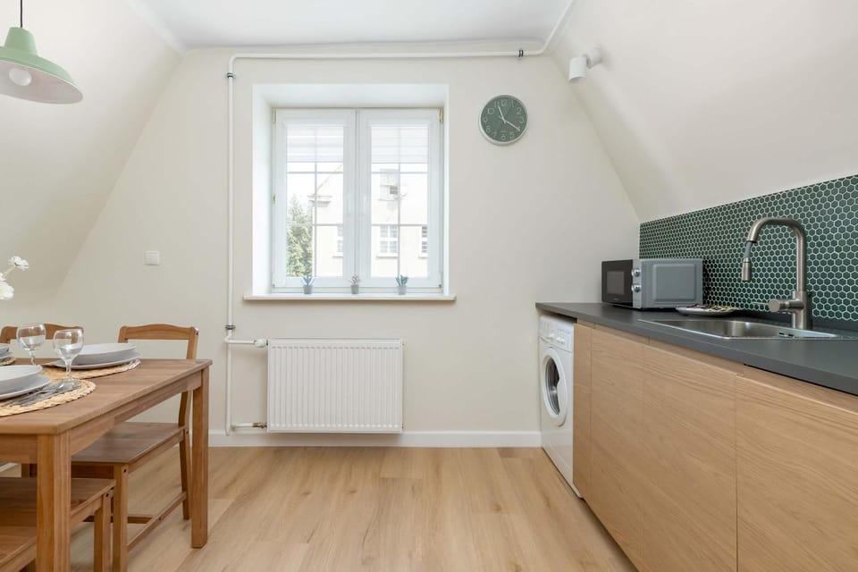 Kitchen or kitchenette, Dining area, washing machine