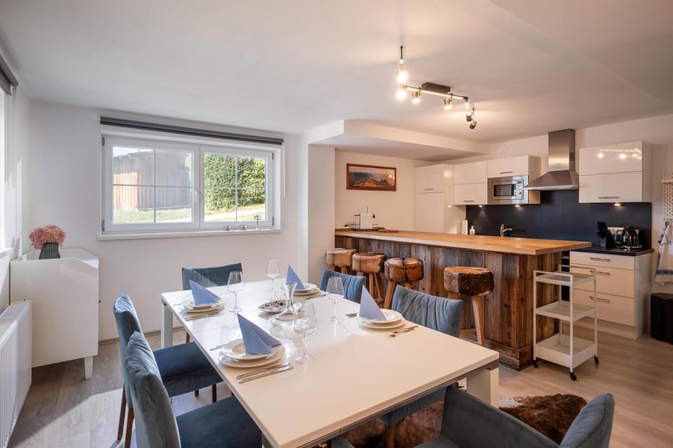 Kitchen or kitchenette, Lounge or bar, Dining area