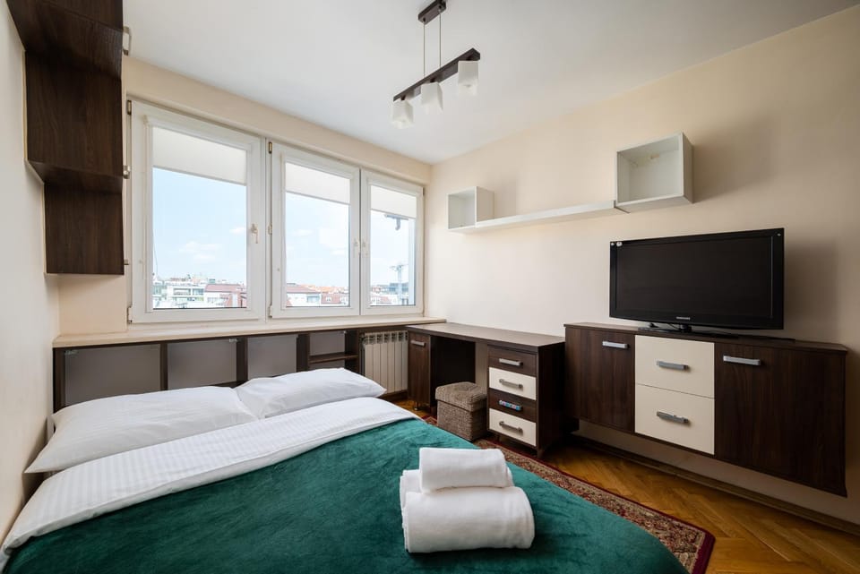 Communal lounge/ TV room, Bed, TV and multimedia, Photo of the whole room, Evening entertainment, Bedroom, towels