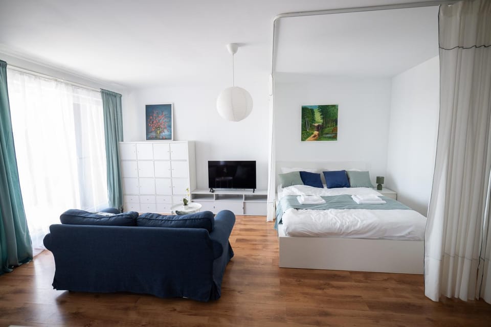 Bed, Living room, Seating area