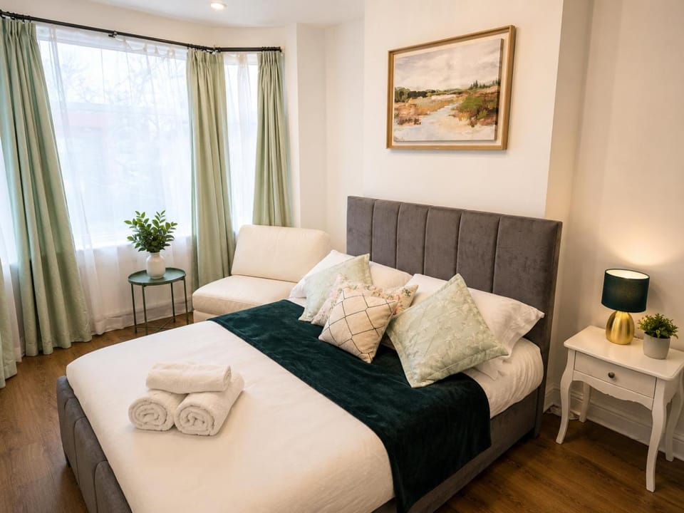 Spacious house,Parking Apartment in Dartford