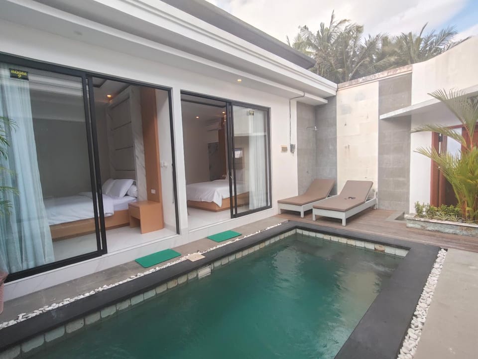 Day, Pool view, Swimming pool, sunbed