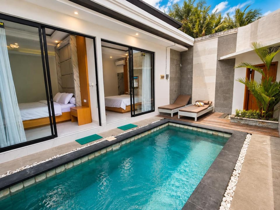 Property building, Day, Pool view, Swimming pool, sunbed