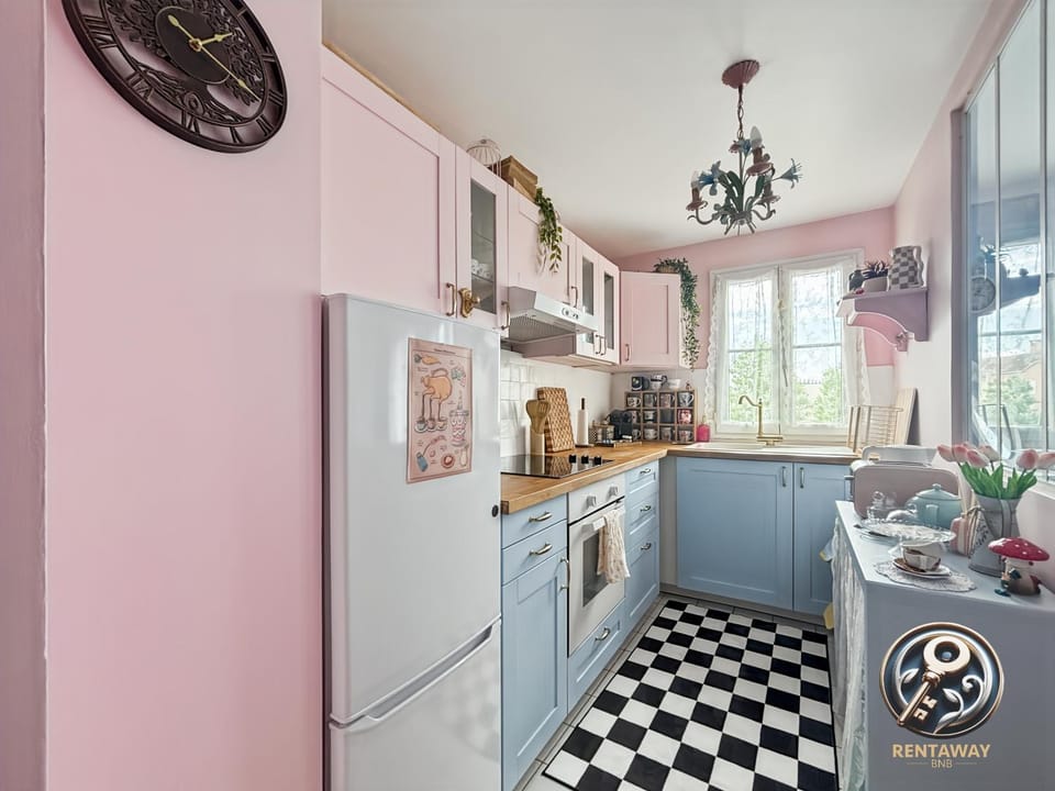 Enchanted Kingdom Disneyland Paris - Rentaway BnB Apartment in Bailly-Romainvilliers
