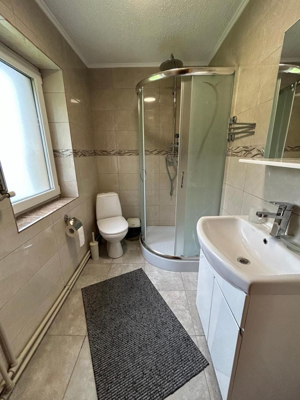 Shower, Toilet