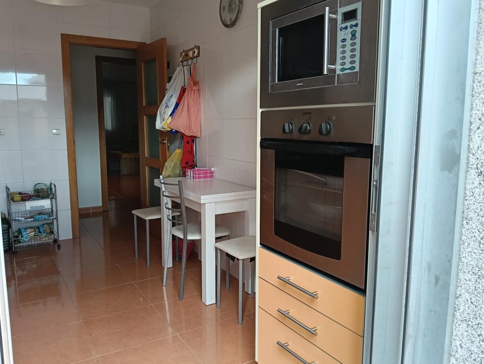 Kitchen or kitchenette, Dining area, oven, stove