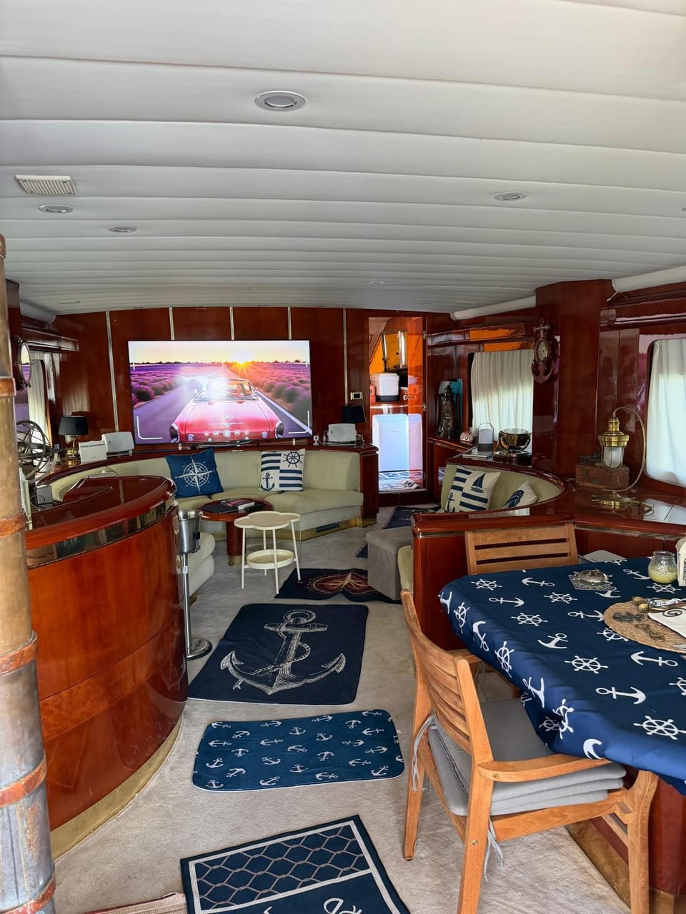 Communal lounge/ TV room