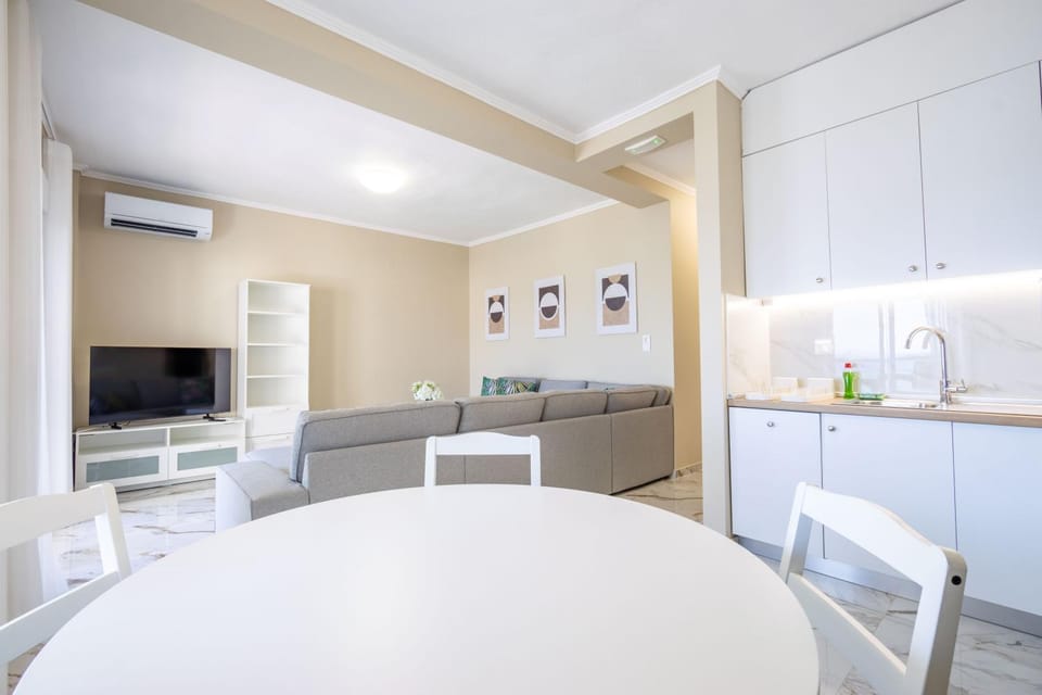 TV and multimedia, Kitchen or kitchenette, Living room, Dining area