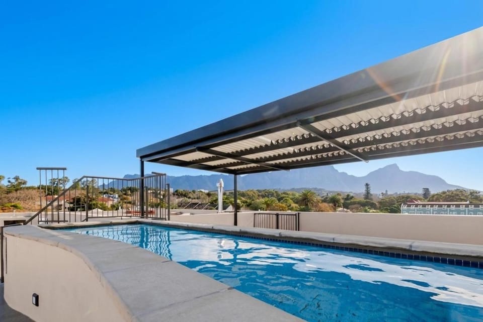 The Nova Stylish 2BR Pool & Parking Apartment in Cape Town