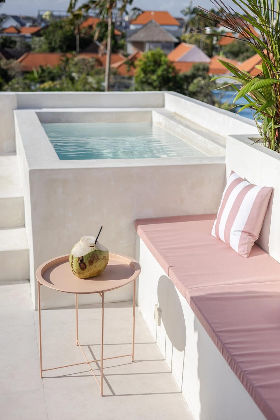 Day, Swimming pool