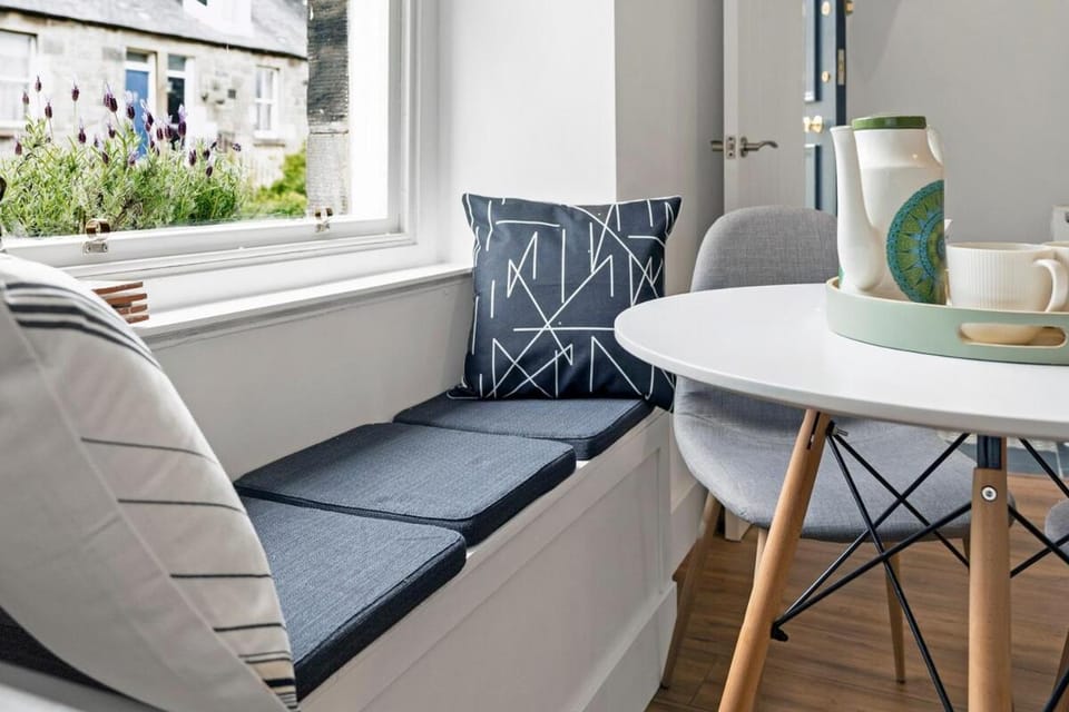 Stylish 2-Bed Villa Central Edinburgh Apartment in Edinburgh