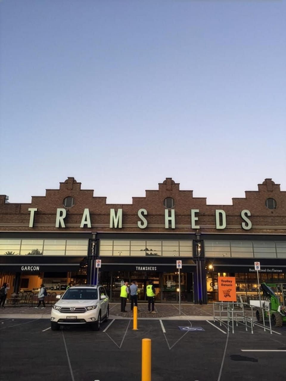 Restaurant/places to eat, Supermarket/grocery shop, hair dresser