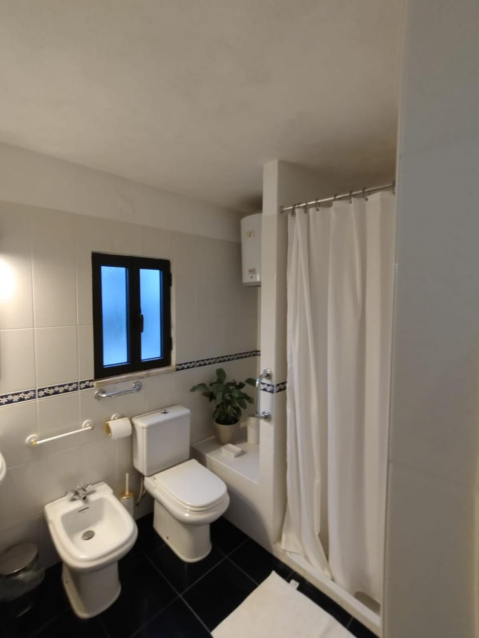Toilet, Bathroom, bidet, towels