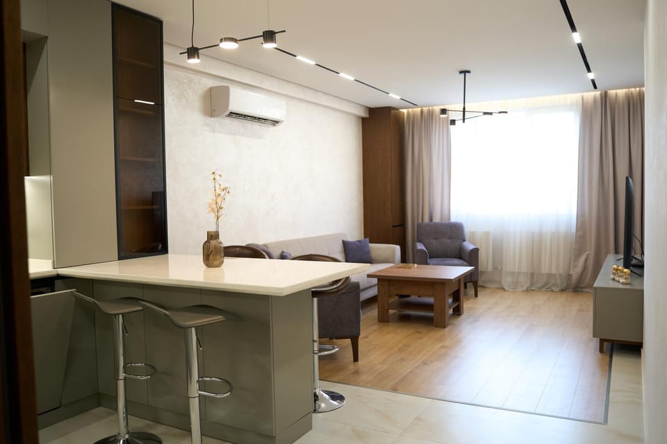 TV and multimedia, Living room, Seating area, Dining area, air conditioner