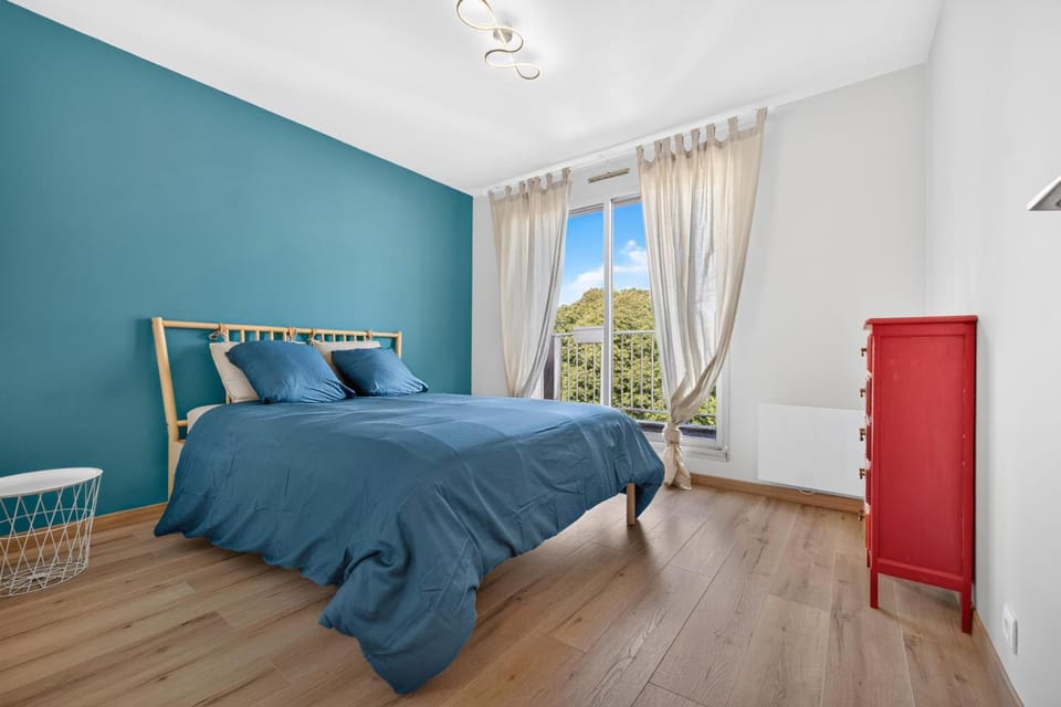 Bed, Photo of the whole room, Bedroom