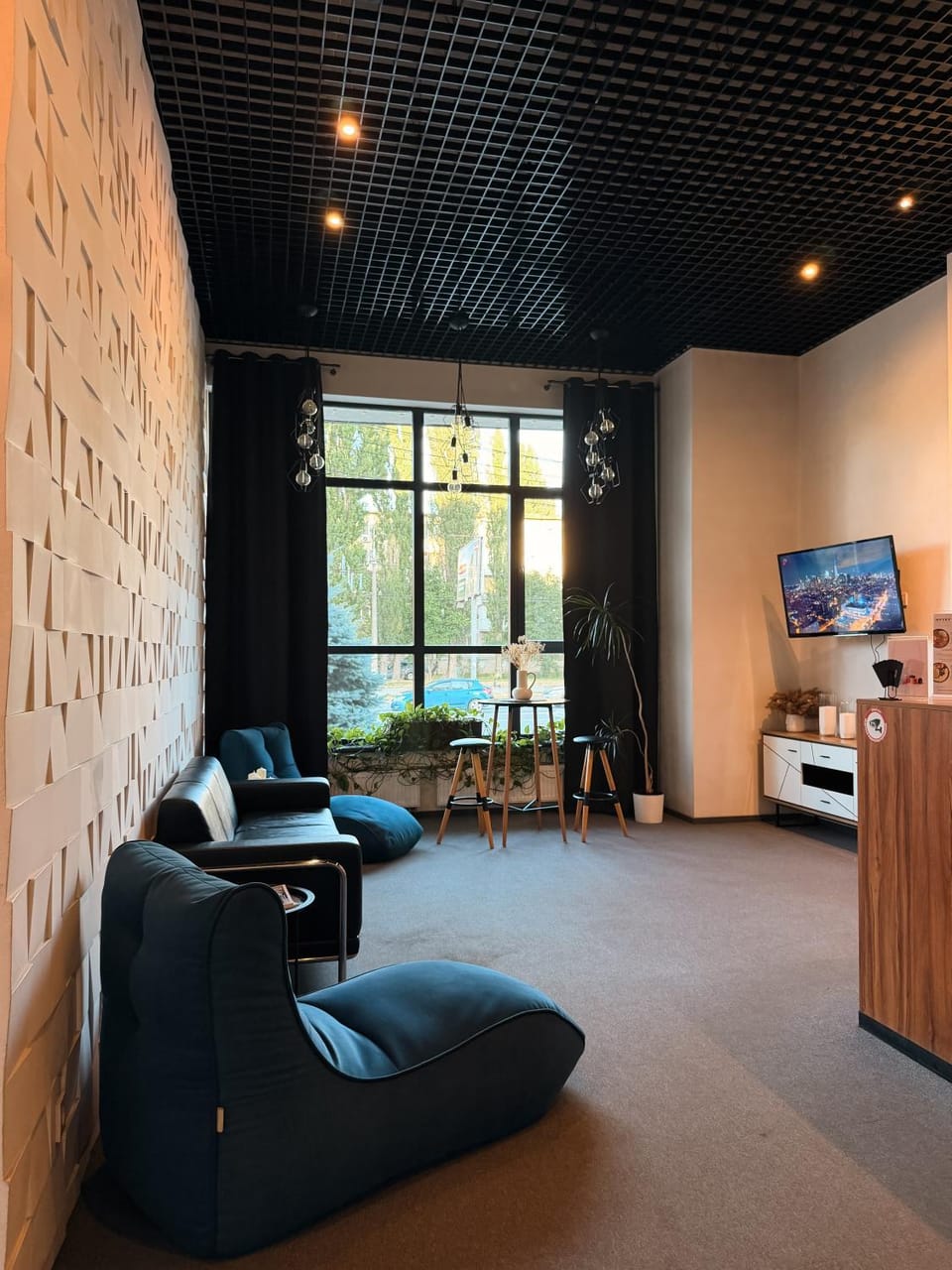 Communal lounge/ TV room