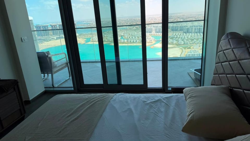 Bed, Natural landscape, Photo of the whole room, Bedroom, Mountain view, Pool view, Swimming pool