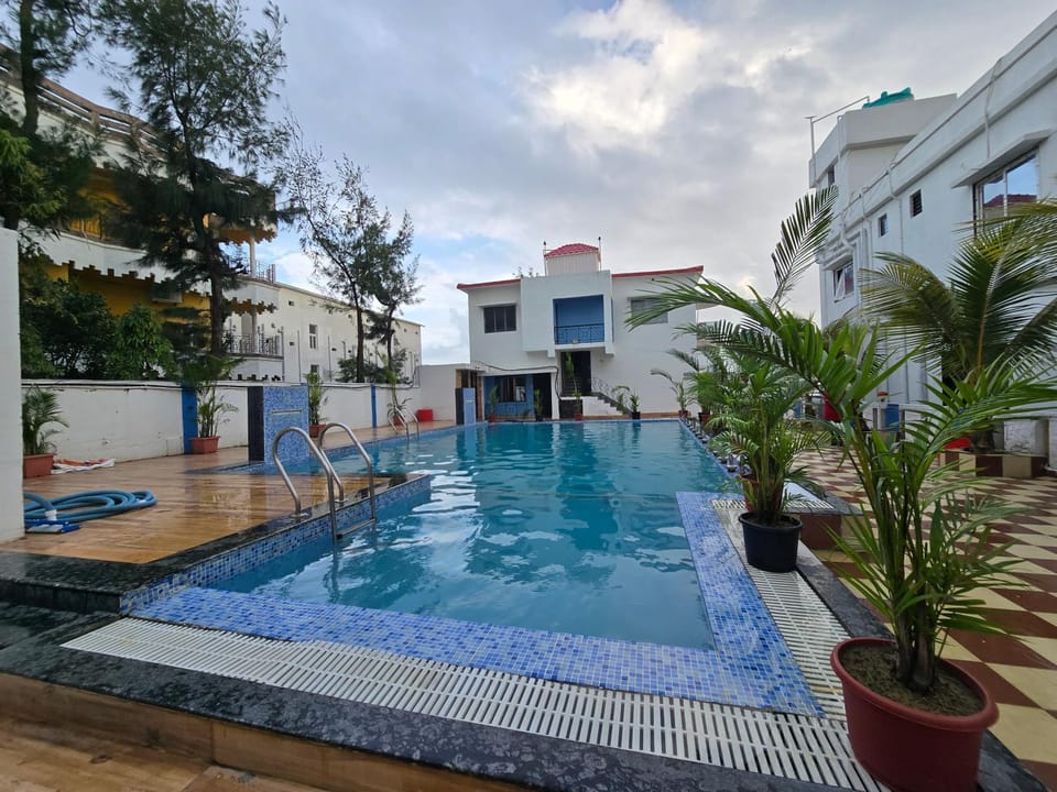 Swimming pool, Swimming pool