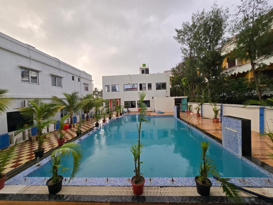 Swimming pool, Swimming pool