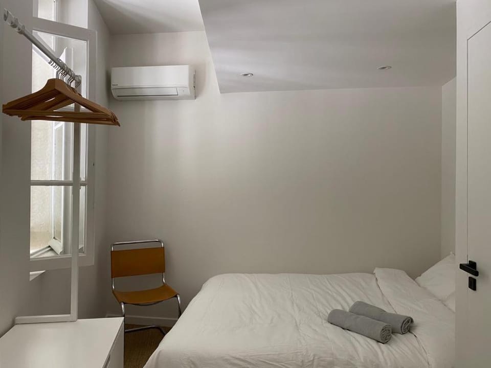 Bed, Photo of the whole room, Bedroom, air conditioner