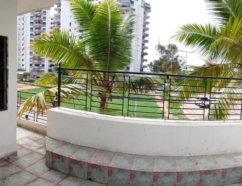 1 Bedroom Bungalow in Clifton Near Sea View Bed and Breakfast in Karachi