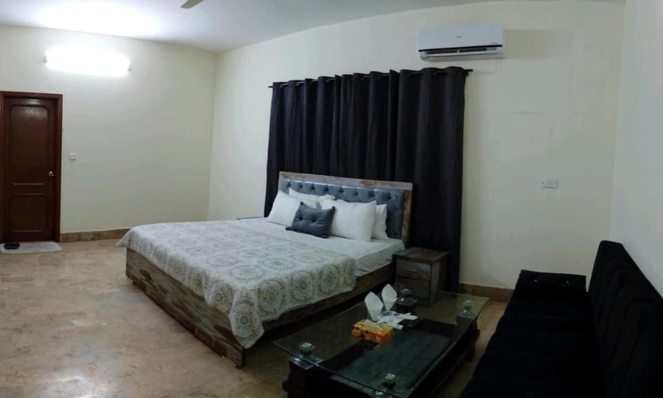 1 Bedroom Bungalow in Clifton Near Sea View Bed and Breakfast in Karachi
