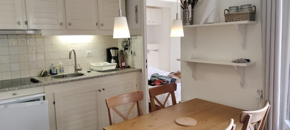Kitchen or kitchenette, stove