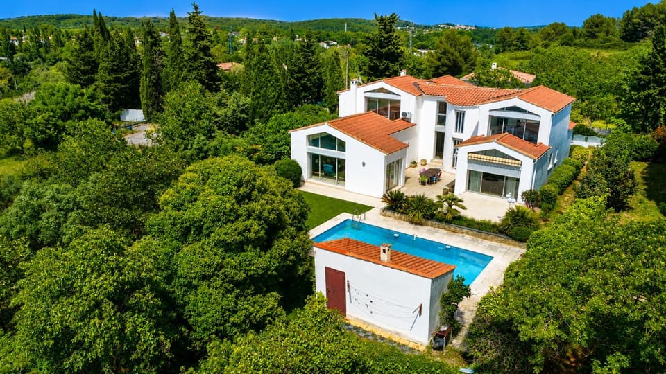 Property building, Natural landscape, Bird's eye view, Garden, Pool view, Swimming pool