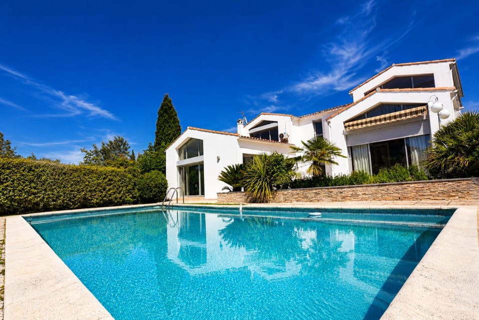 Pool view, Swimming pool, sunbed